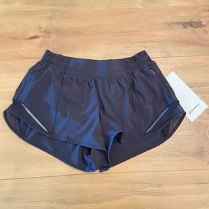 Lululemon Black Hotty Hot LR Short 2.5” lined sz 6